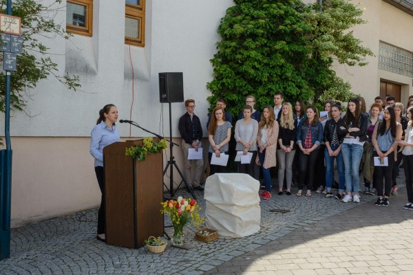 Bei der Einweihung des Östringer Vor-Ort-Steines 2015 vor Gustav-Wolf-Galerie (Leiberg III 2). 