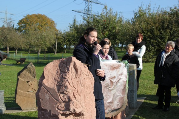 2011 wurde der Hemsbacher Gedenkstein auf dem zentralen Mahnmal in Neckarzimmern vorgestellt.