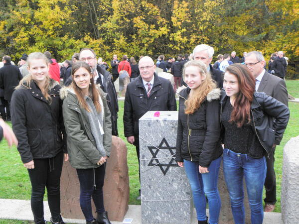 Der Lahrer Stein wurde 2012 auf dem zentralen Mahnmal in Neckarzimmern vorgestellt.